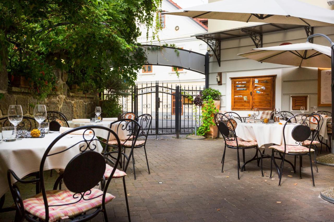Rooms & Restaurant Ostarija ドレーニスケ・トプリーツェ エクステリア 写真